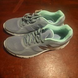 Size 11  -  Women'sNew Balance 543 Grey/Green WE543CA1