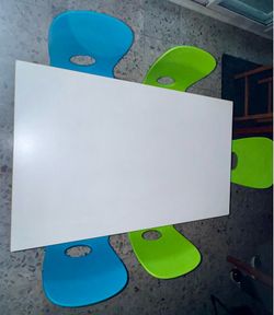 Kids Eat/Play/Arts & Crafts Table