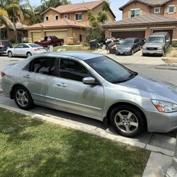 2005 Honda accord hybrid v6  Over 38mpg clean title currently registered   Fully loaded cold ac brand new tires timing job done last year looks and ru