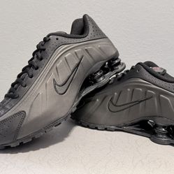 Nike SHOX R4 Size 7youth
