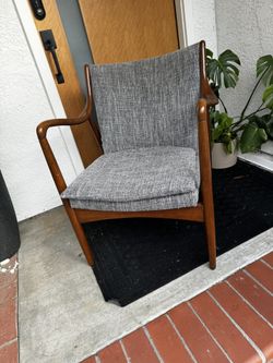 Romeo Retro Lounge Chairs