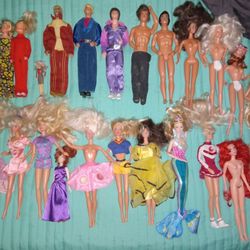Vintage Barbie Dolls And Outfits Shoes