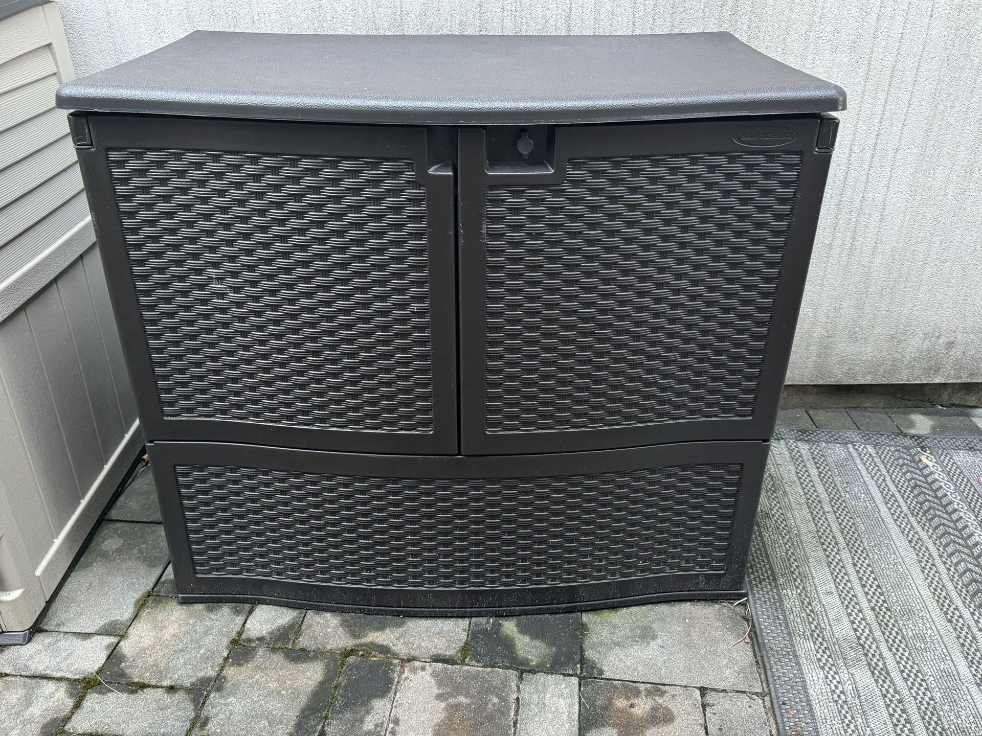 Suncast 195 Gallon Resin Lockable Cabinet Deck Box