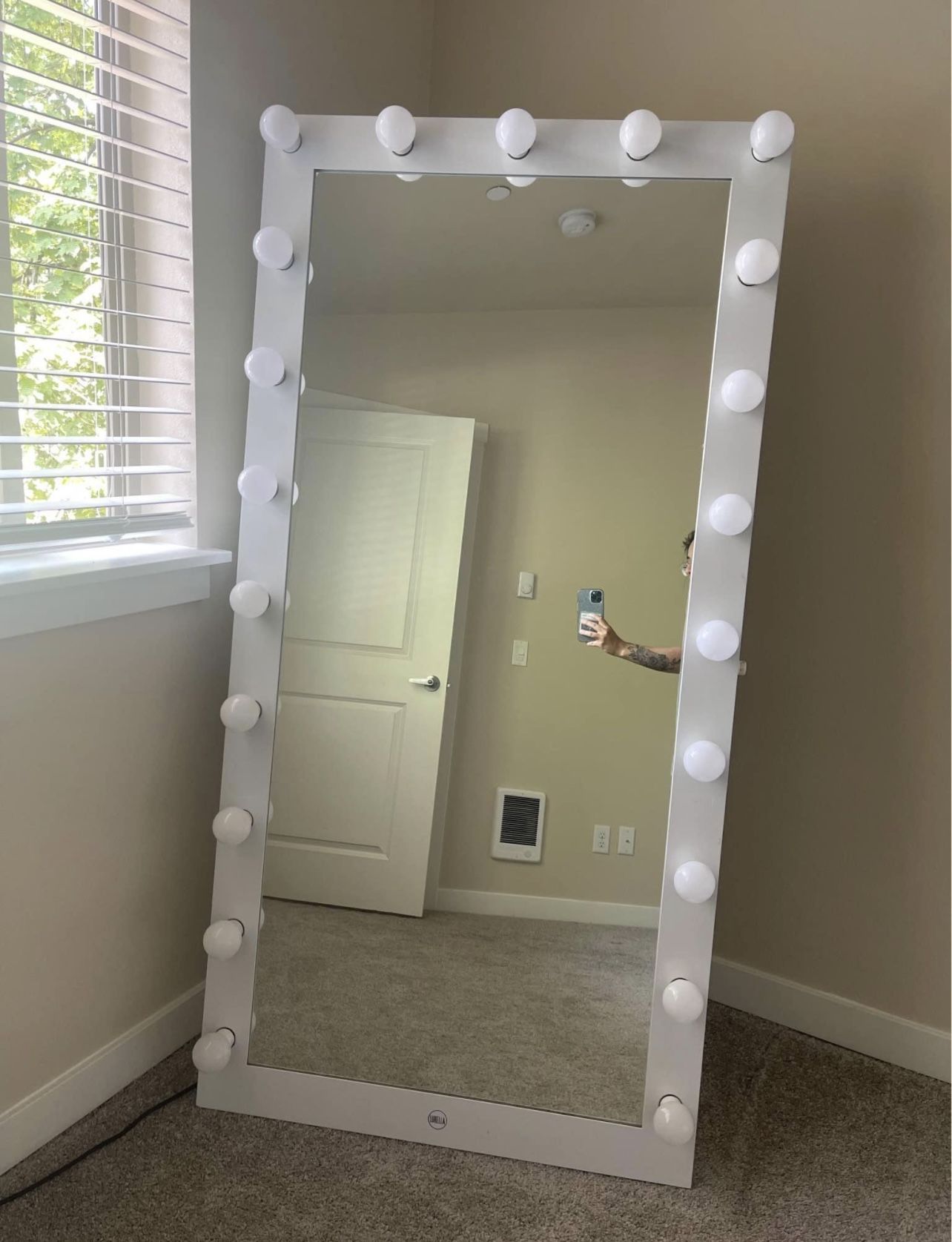 Lurella Body Mirror 21 Bulbs