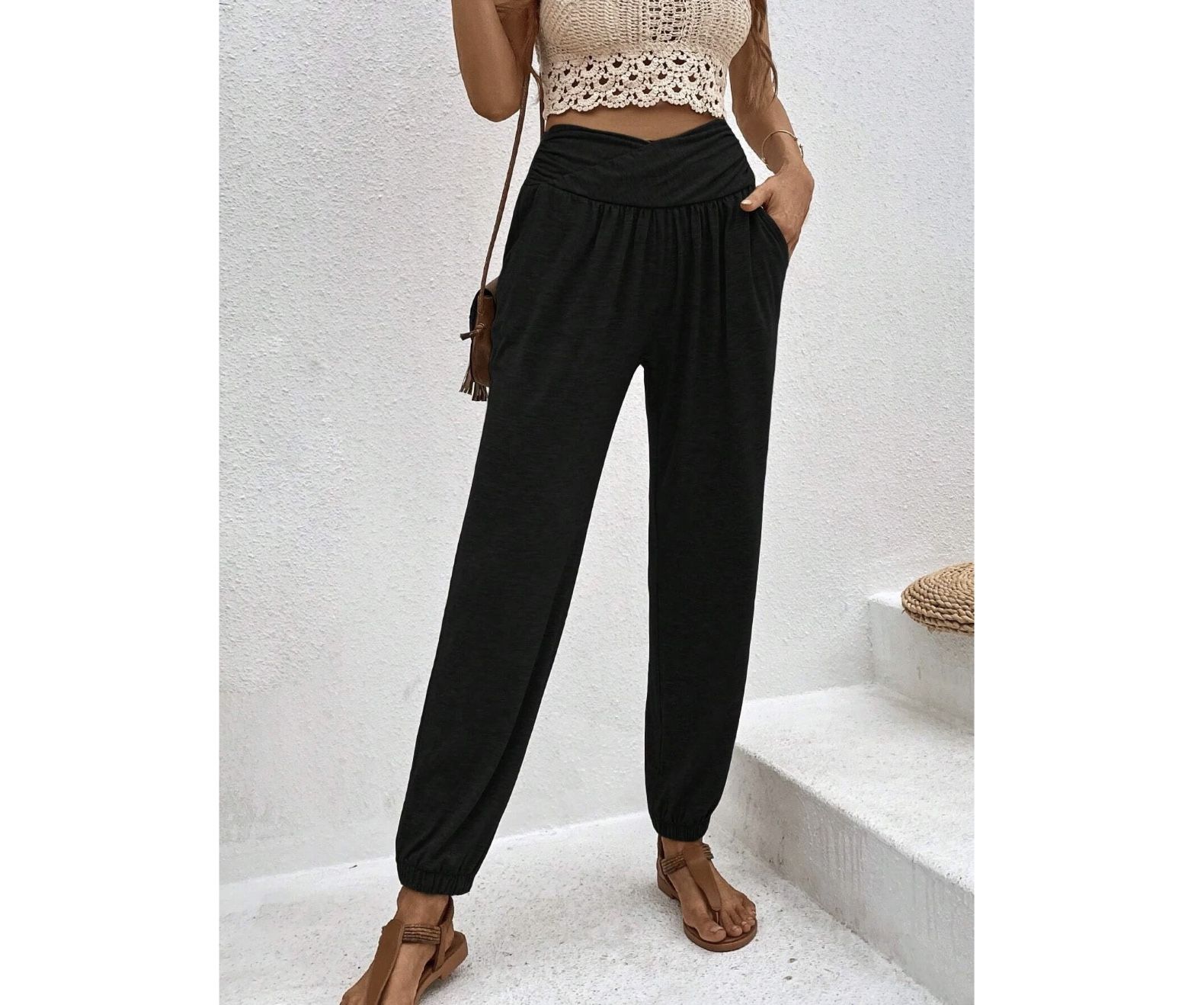 NWOT Black Tapered Ruched Joggers - Size XS