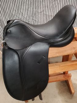 Saddle English Kincade Dressage NEW 17" Wide Tree