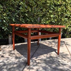 MID CENTURY MODERN SIDE TABLE