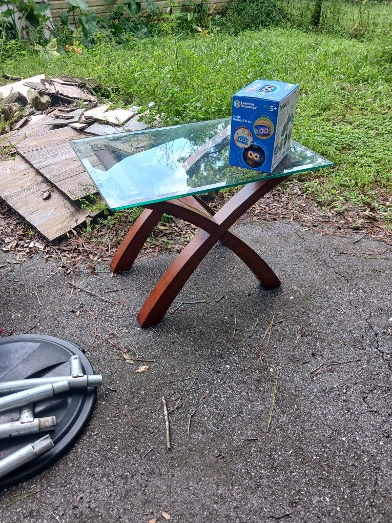 Set Of 2 Lovely Glass Top End Tables