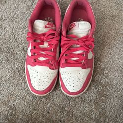 pink dunks 