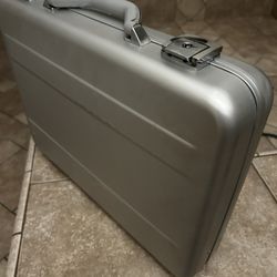  Deal or no Deal case 