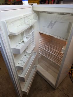 Micro Fridge. Mini fridge 80.00