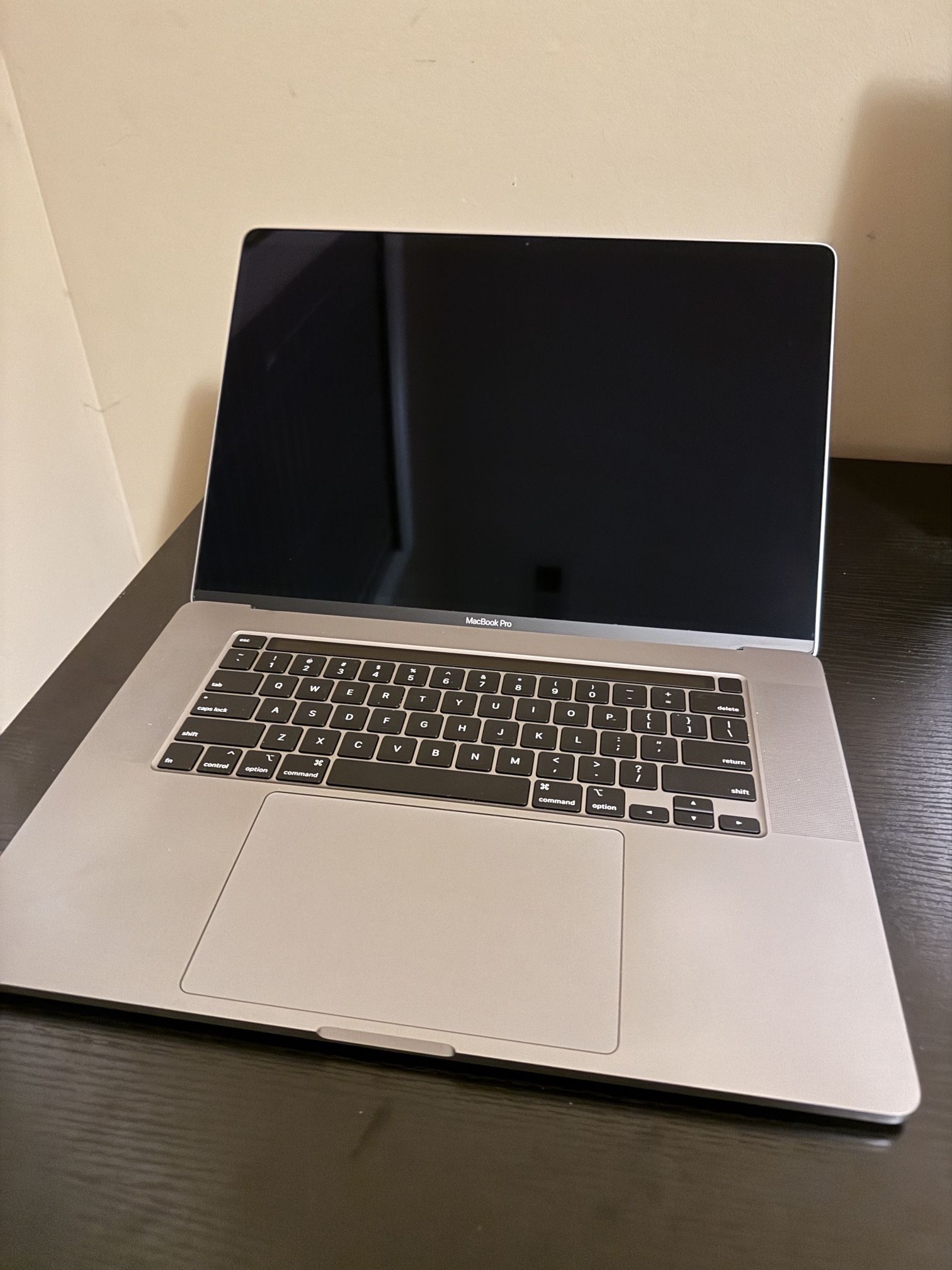 Macbook Pro 16 Inch