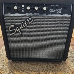 Squier Frontman 10G Amp W/ Cords