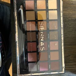 21 Shades Palette And Brush