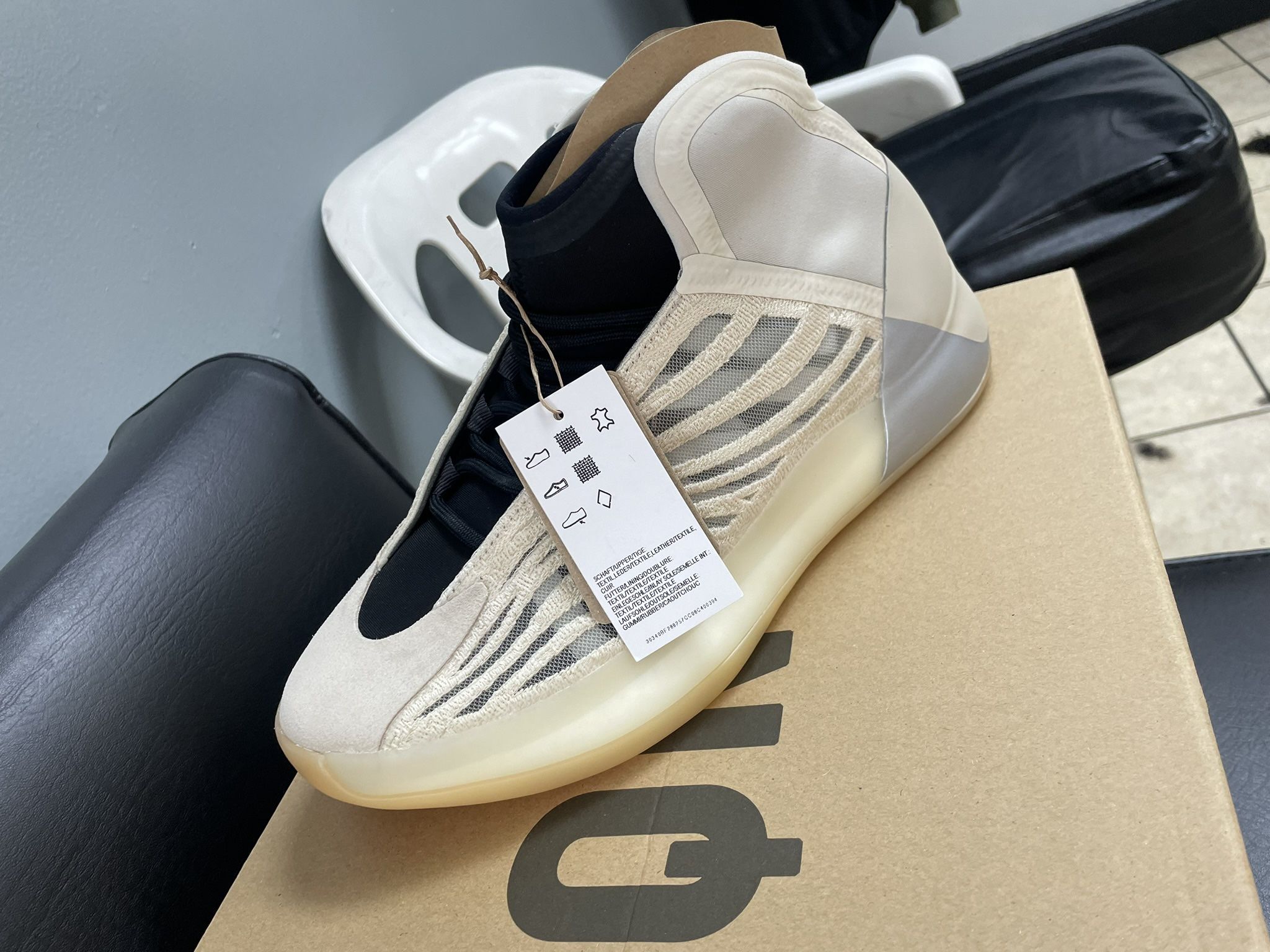 Yeezy BSKTL Size 9.5 New