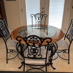 Dining Table & 4 Chairs.