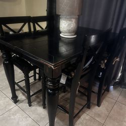 Gorgeous SOLID WOOD farmhouse Table With 6 Chairs & Leaf All New Chair Cushions 