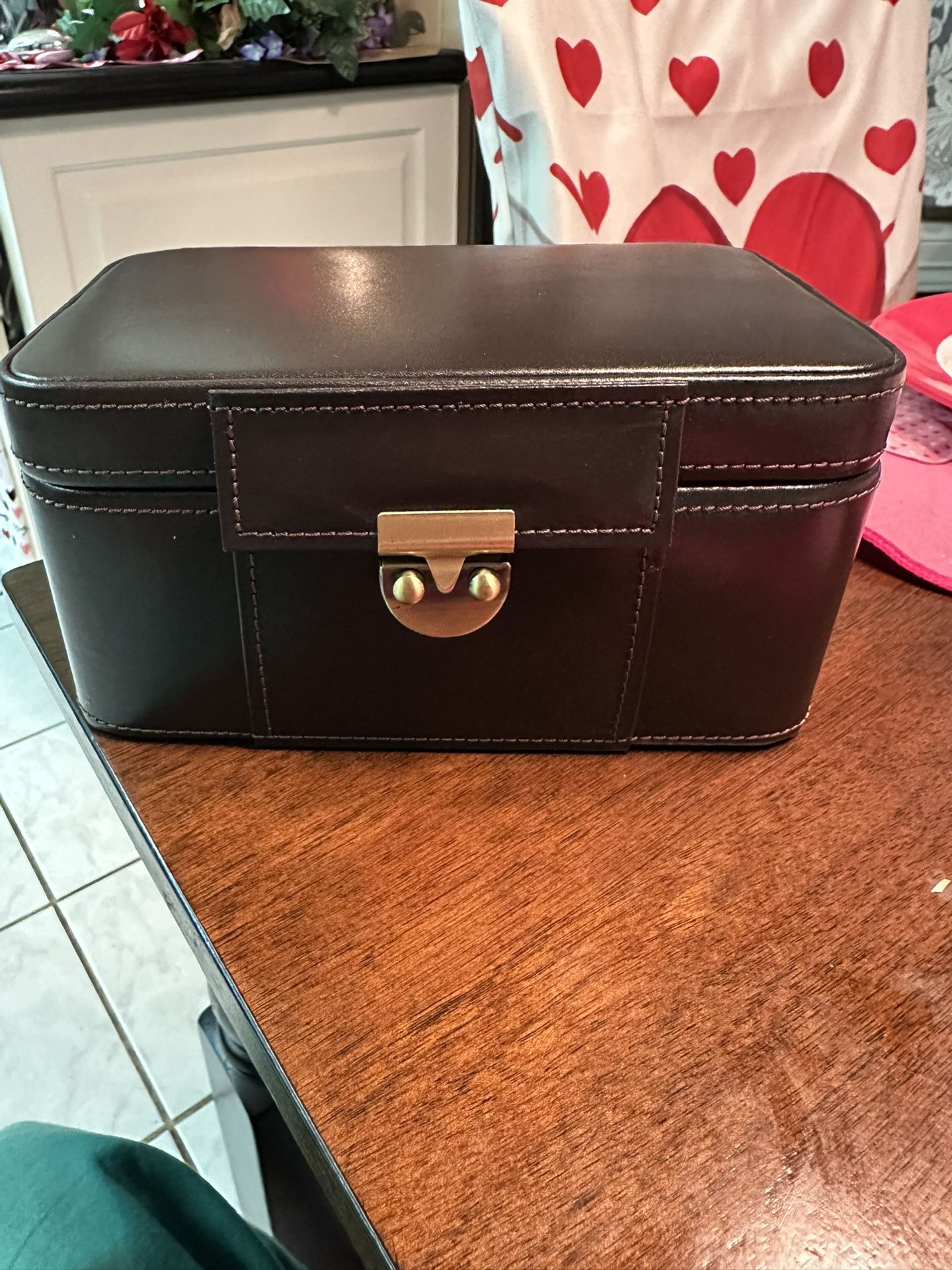 STUNNING LADIES LEATHER JEWELRY BOX