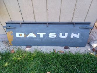 Datsun 620 tailgate