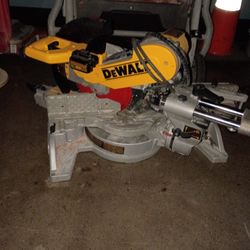 DeWalt DWS718 12" Double Bevel Sliding Compound Miter Saw
