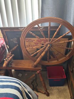 Spinning wheel antique from early 1900s