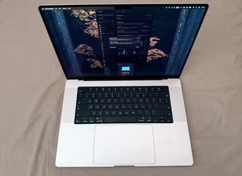 16" MacBook Pro, M5 Max, 40-core GPU, 128GB/2TB