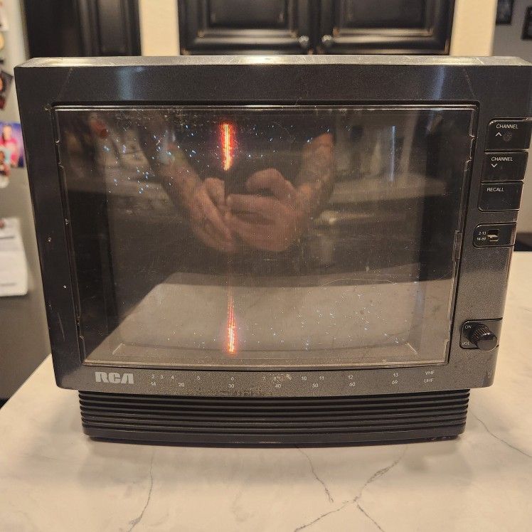 RCA 9” Retro Vintage Television E09395GM