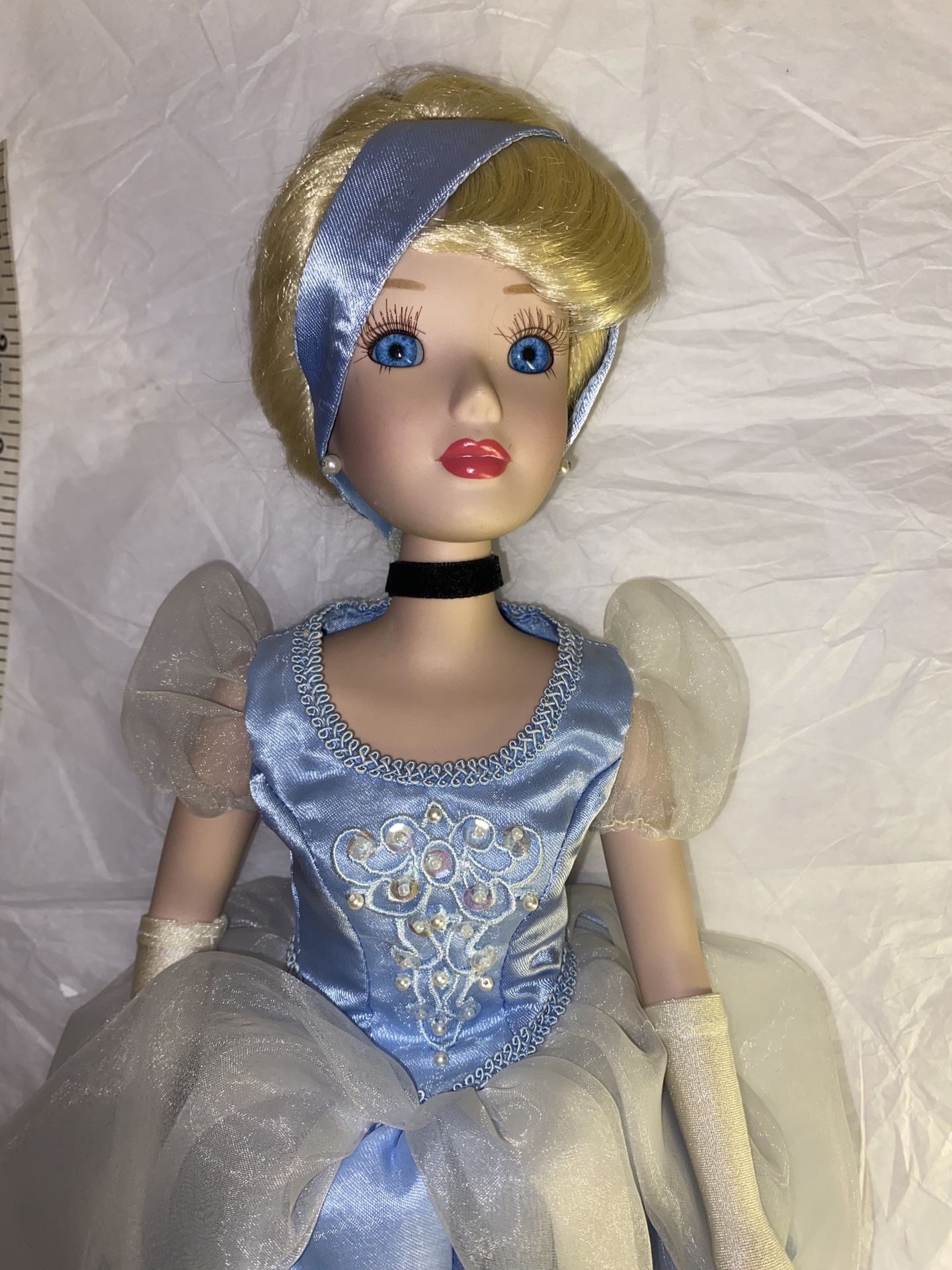 2004 Disney Cinderella Porcelain Doll Brass Key Keepsakes