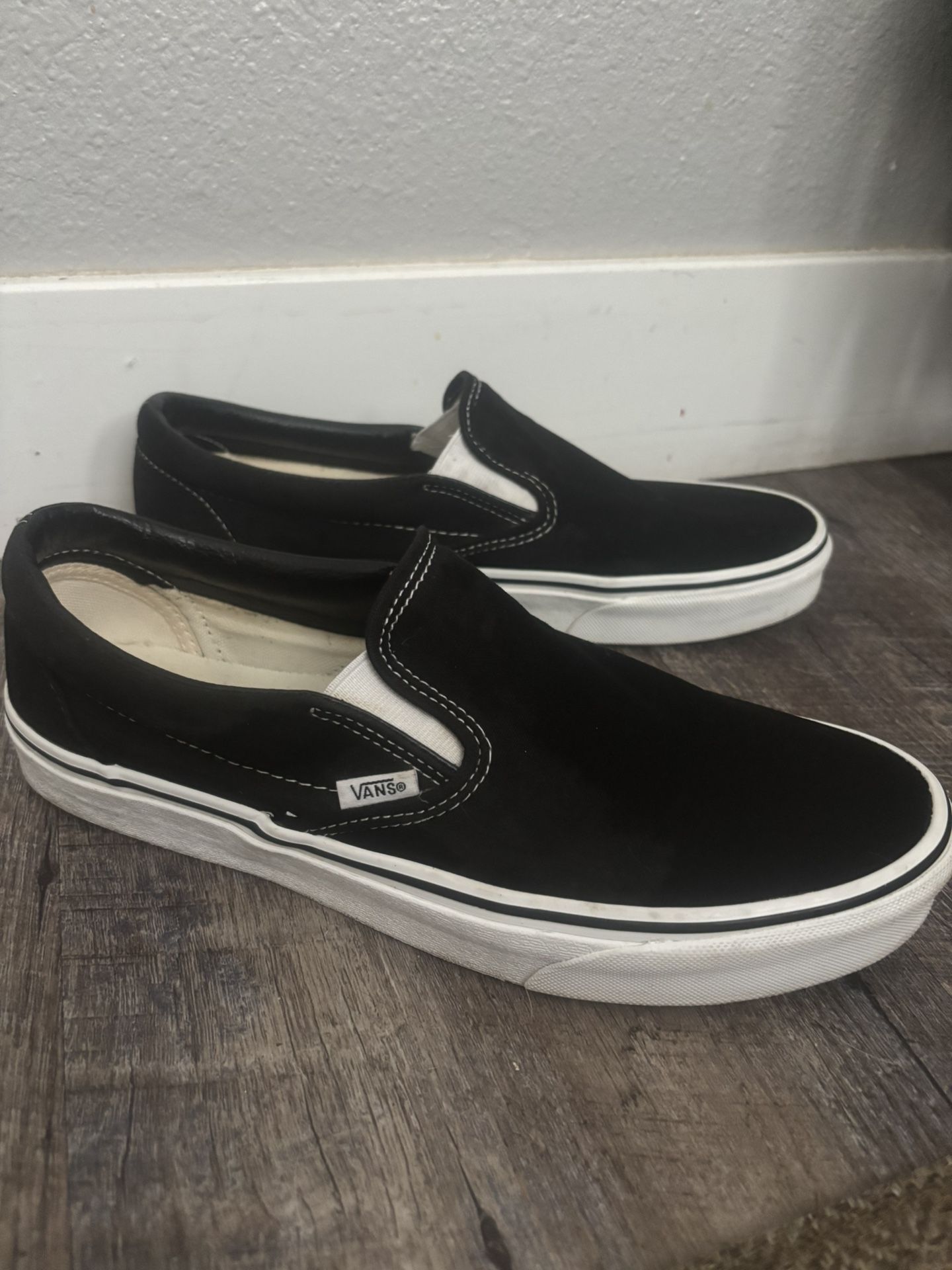Black Vans Slip On 