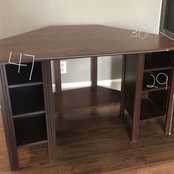 Corner desk 