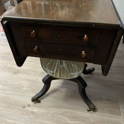Antique William IV style Drop-Leaf Work Occasional Table Flame Mahogany, circa 19th Century