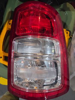 Ram 2500 Tail Lamp, Right - Mopar ((contact info removed)8AE)