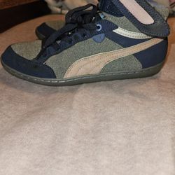 Women's Puma shoes sz 7