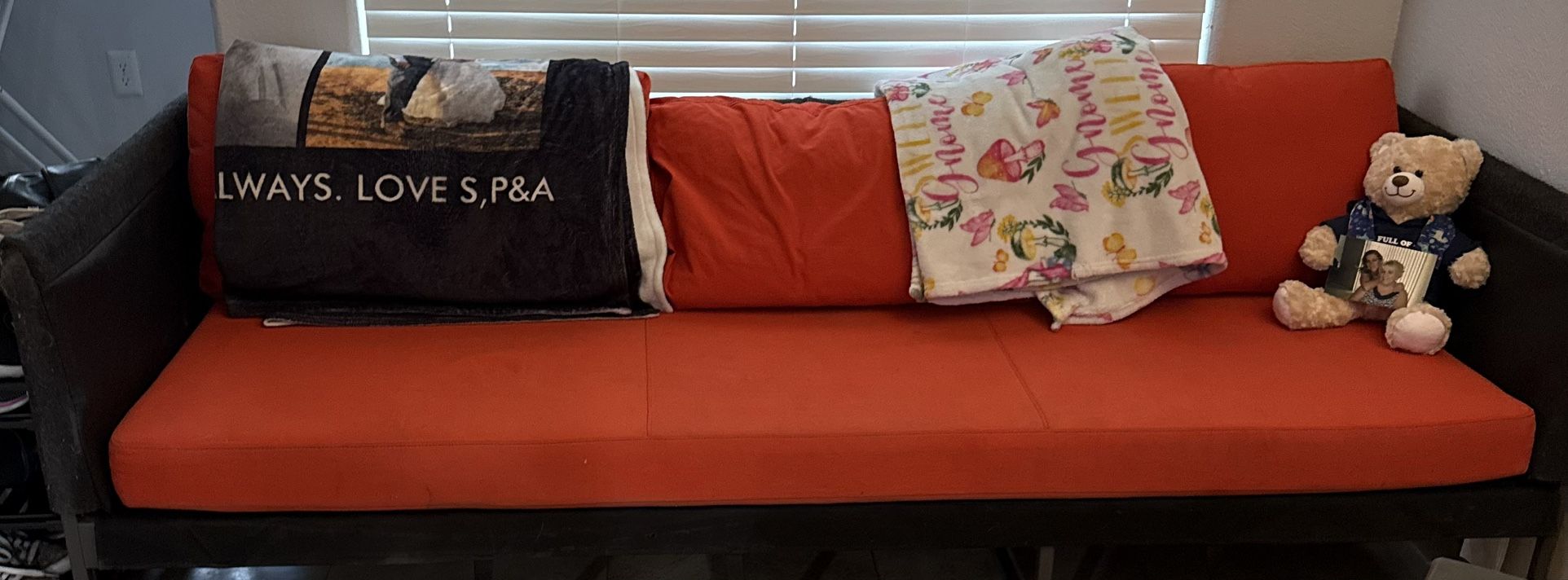 Black/Red Like new Futon