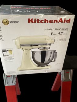 Kitchen aid artisan 5 quart mixer