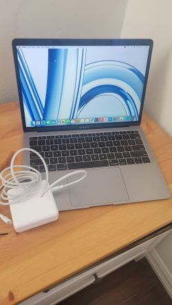 Apple MacBook Air 13-inch 2019 - Intel Core i5, 8GB RAM, 121GB SSD with charger
