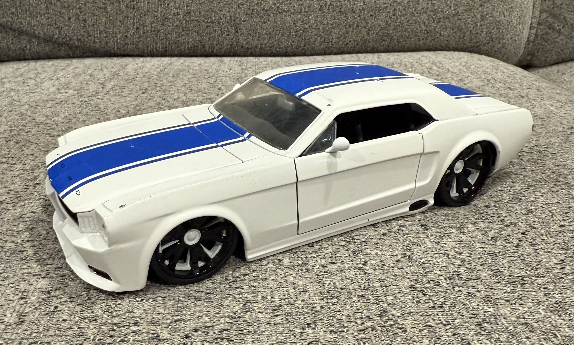 JADA 1965 Ford Mustang GT White with Blue Stripe 1/24 Diecast 90543 Pre-Owned