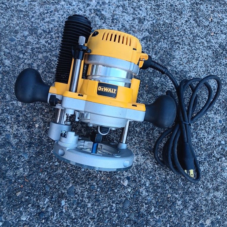 DeWalt DW618 Vspeed Router with Plung Base(Vgood Condition Just What In Pics) For Pick Up Fremont Seattle. No Low Ball Offers Please. No Trades