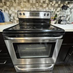FRIGIDAIRE Range & Oven