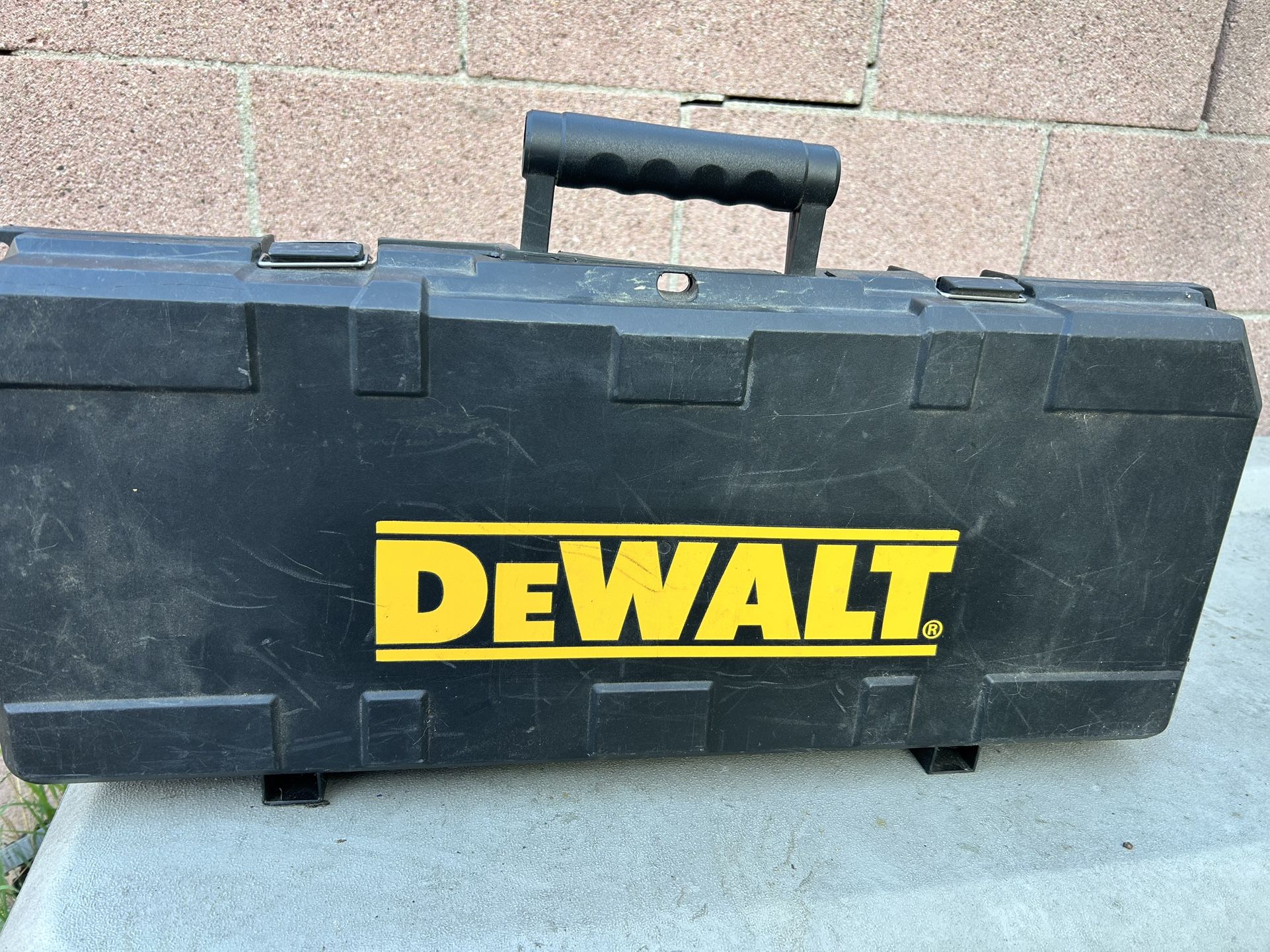 DEWALT DC385 Reciprocating Saw-Used In Case