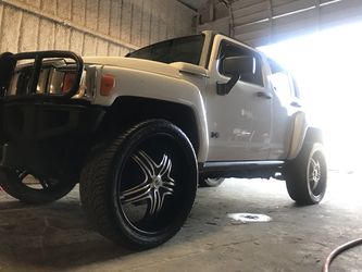 Hummer H3 With 24 Inch Rims