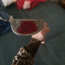Scotty Cameron Titleist GoLo3 putter with head cover