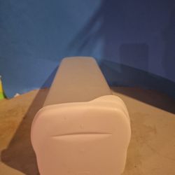 VIntage Runber Maid Large Bread Food Storage Keeper-$15.00