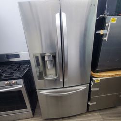 Fridge LG Great Condition Side 33 Water And Ice Dispencer  90 Days  Warranty  $675  Pick Up Prices 301 Saundview Ave Bronx NY  10473..