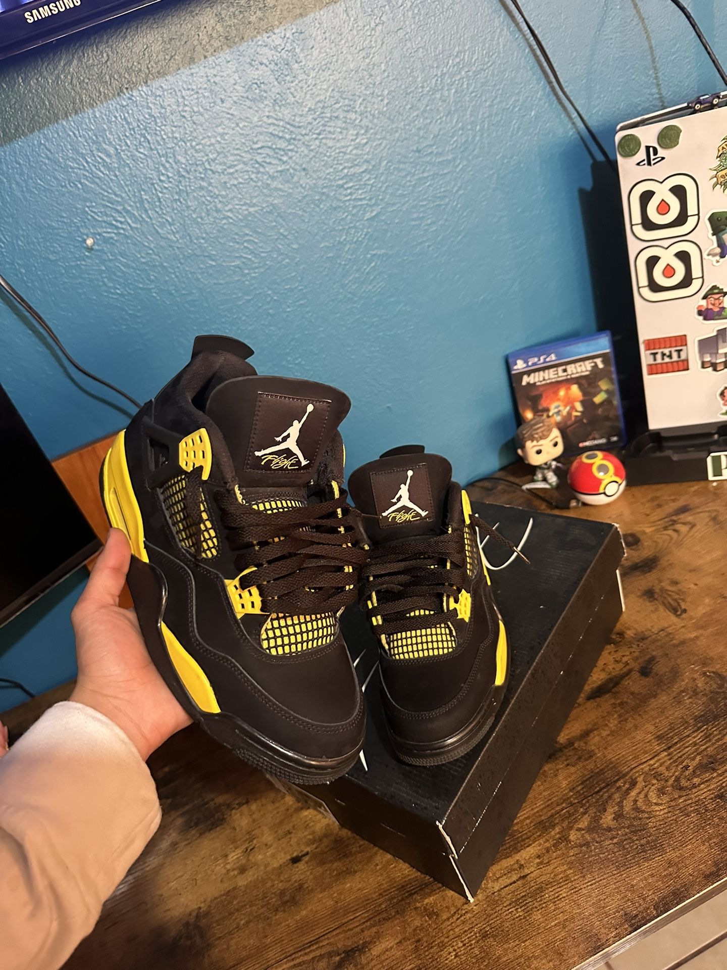 Jordan 4 Yellow Thunder