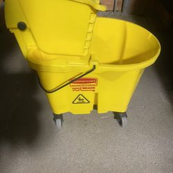 Industrial Size Rubbermaid Mop Bucket 