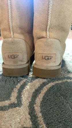 Women’s Uggs Size 6
