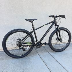 27.5" (Giant) Northrock XC27 Mountain Bike Disc Brakes Black Volt Ready to Ride (M) Frame