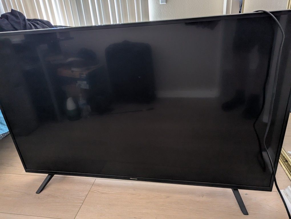 54 Inch Hisense . Keeps Turning On And Off