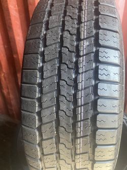 SET GOODYEAR WRANGLER 265/70/17 SEMI NEW 95%TREAD LIFE $300 PRICE INCLUDE PROFESSIONAL INSTALLATION AND TAX